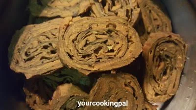 Alu Vadi - Patra preparation photo 4