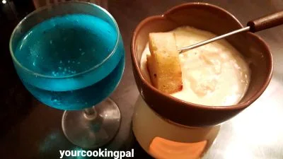 Cheese Fondue preparation photo 1
