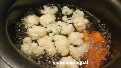 Crispy Vegetables in Sweet and Sour Sauce preparation