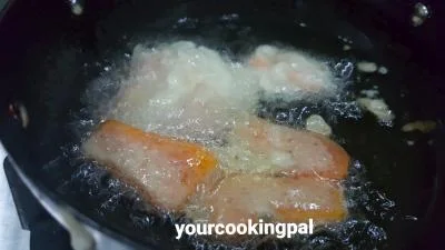 Crispy Vegetables in Sweet and Sour Sauce preparation