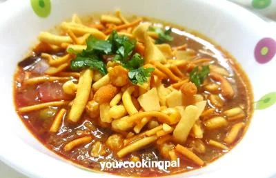 Misal Pav - Fresh Green Peas preparation photo 1