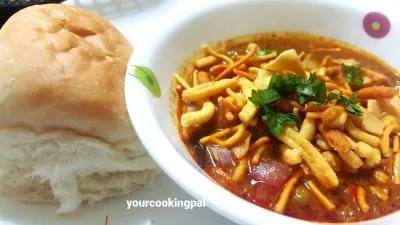 Misal Pav - Fresh Green Peas preparation