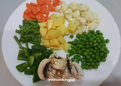 Mix Veg Makhani preparation
