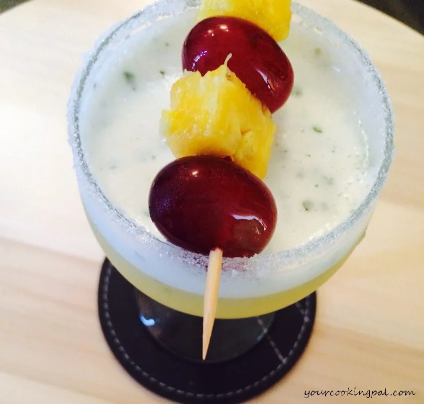 Pineapple Mint Cooler preparation photo 2